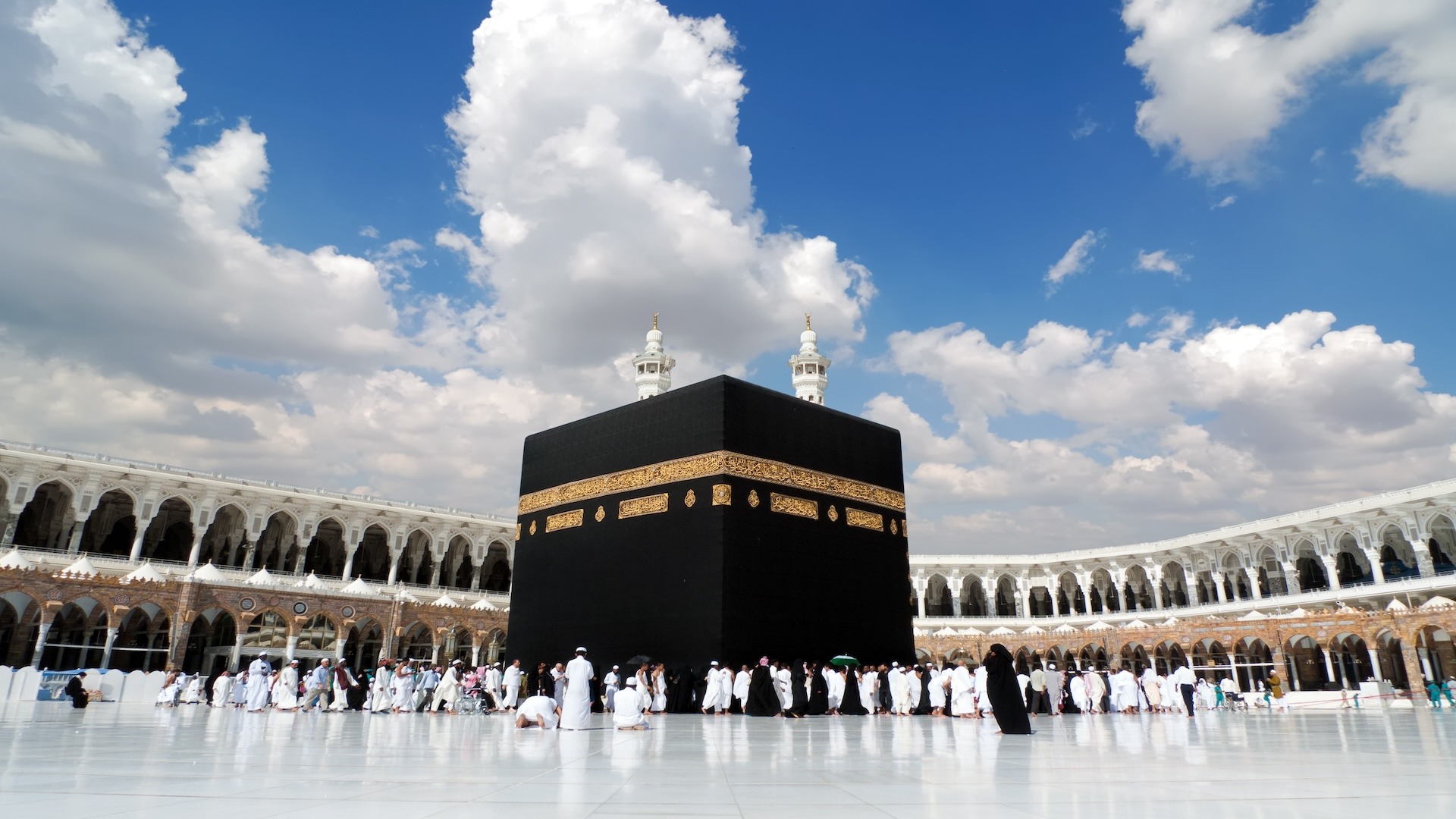 المملكة العربية السعودية تعلن ان يوم غدا الأحد أول أيام عيد الفطر المبارك
